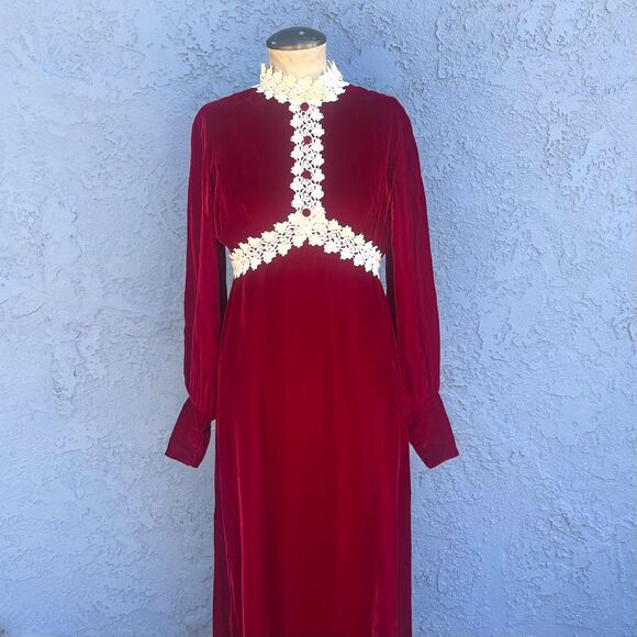 Vintage 70s Red Velvet Dress Size Medium Gothic Vamp Goth Gown - Picture 1 of 16
